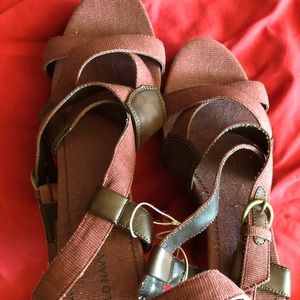 Old Navy Burgundy Wedge Heels Strappy Size 8